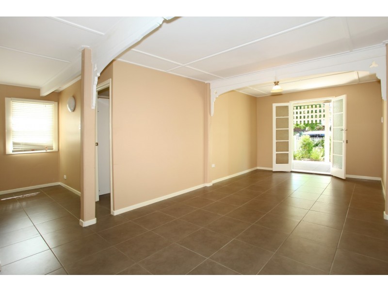 52 Bauer Street, Southport QLD 4215