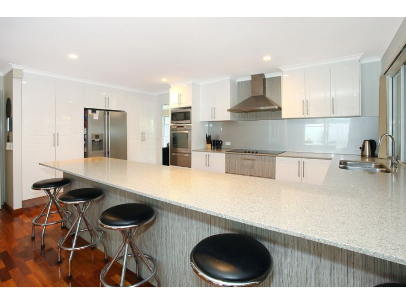 9 Mackay Close, Sorrento QLD 4217