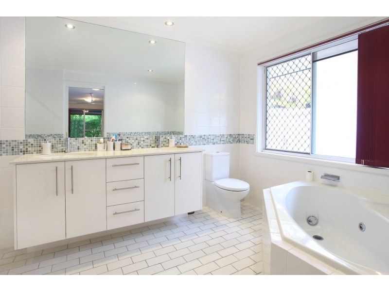 9 Mackay Close, Sorrento QLD 4217