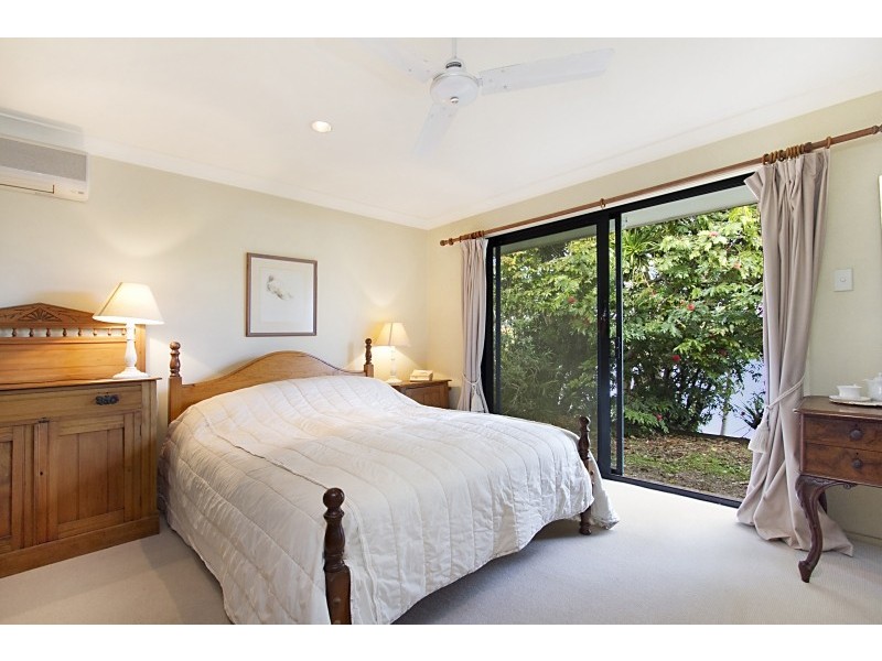 76 Wild Duck Drive, Mermaid Waters QLD 4218