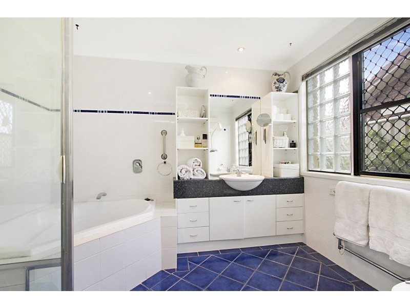 76 Wild Duck Drive, Mermaid Waters QLD 4218