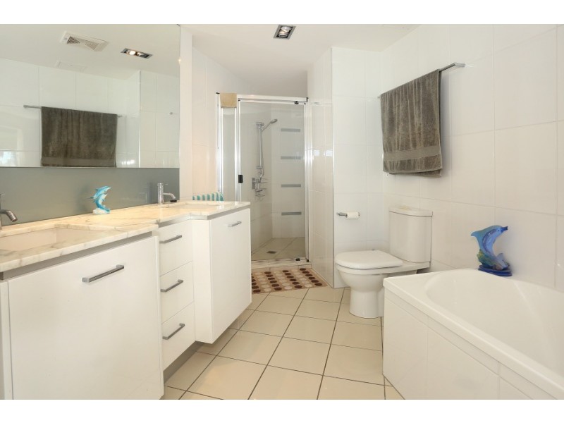 202/300 ‘Aqua’ Marine Parade, Labrador QLD 4215