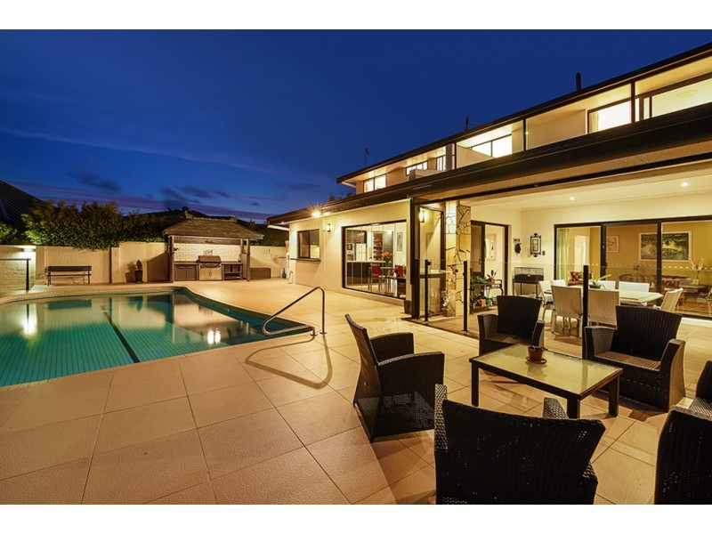 18 Tosti Street, Sorrento QLD 4217