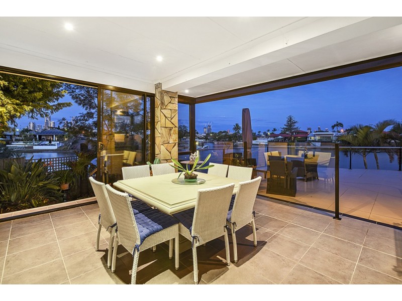 18 Tosti Street, Sorrento QLD 4217