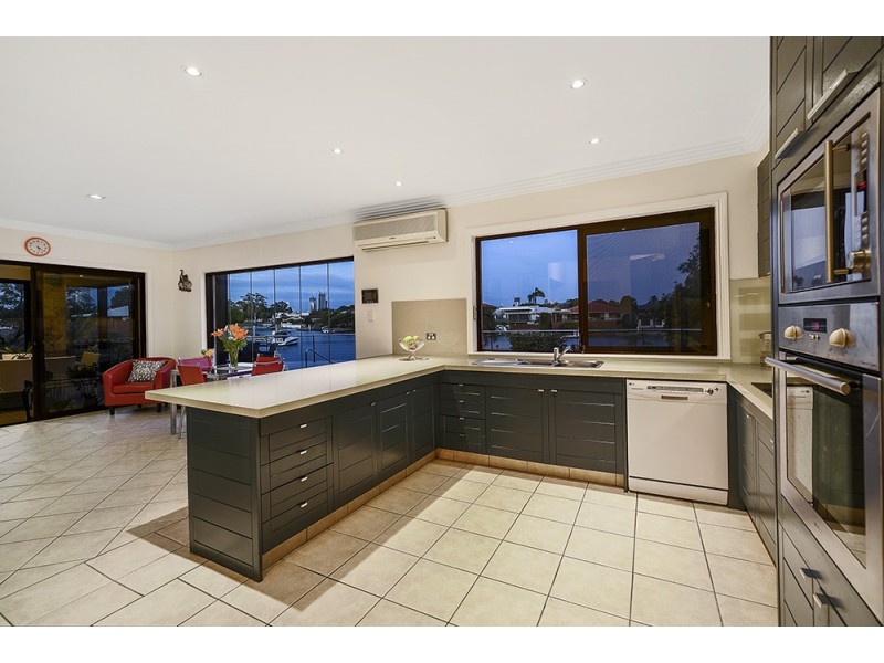 18 Tosti Street, Sorrento QLD 4217