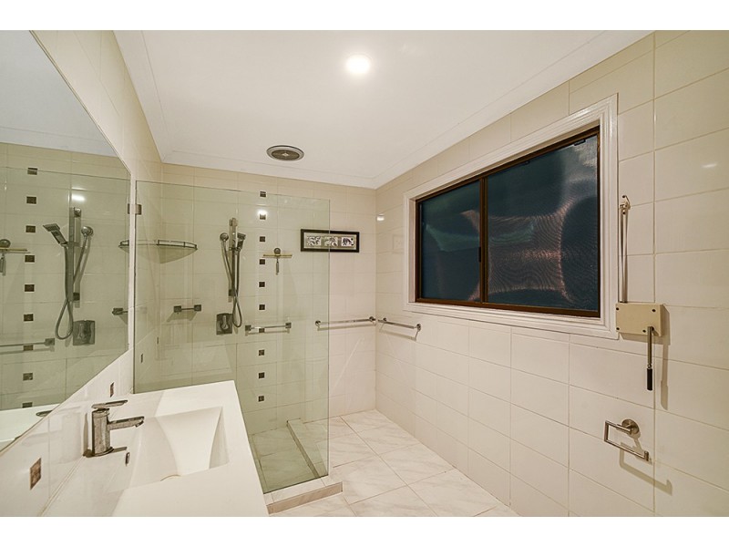 18 Tosti Street, Sorrento QLD 4217