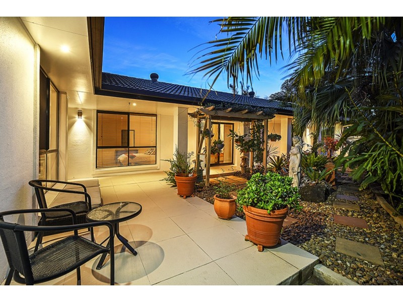 18 Tosti Street, Sorrento QLD 4217
