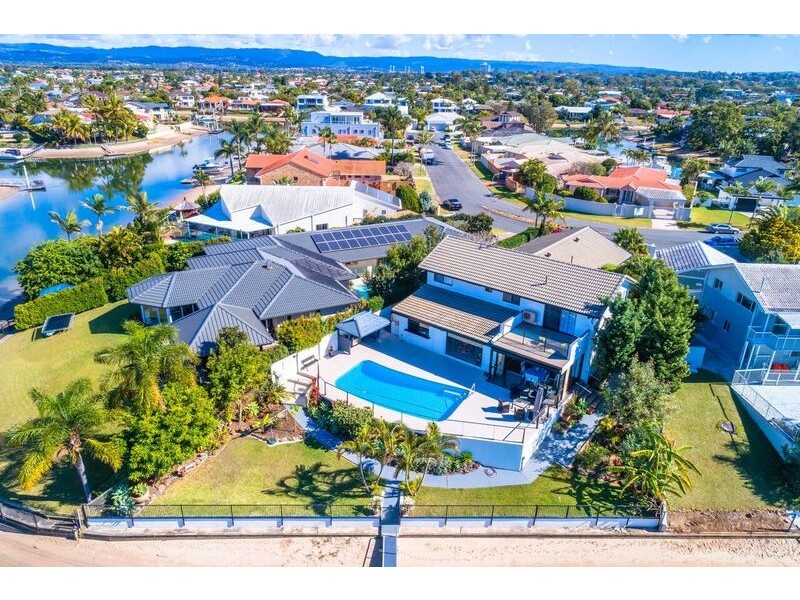 18 Tosti Street, Sorrento QLD 4217