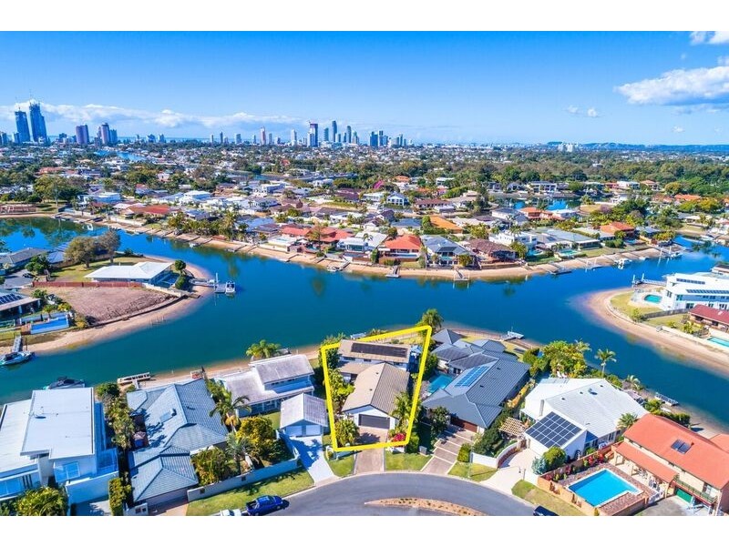 18 Tosti Street, Sorrento QLD 4217