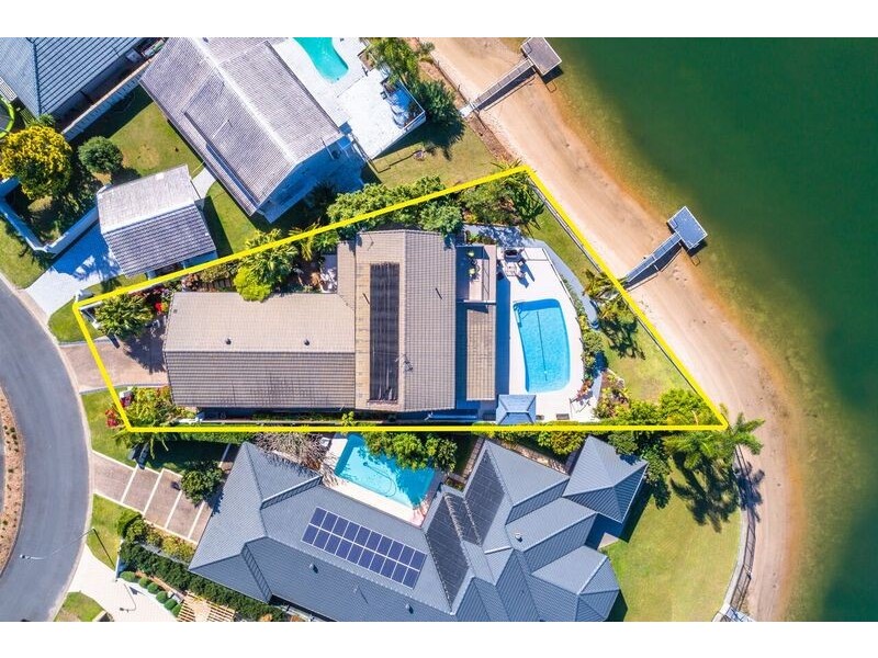 18 Tosti Street, Sorrento QLD 4217