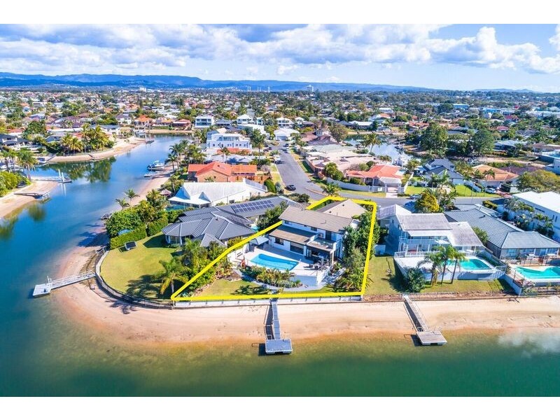 18 Tosti Street, Sorrento QLD 4217