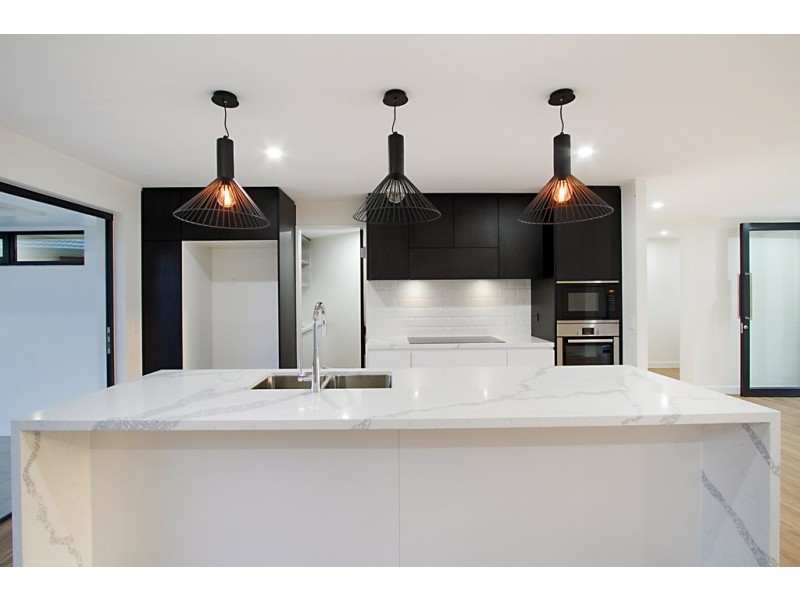 17 Caithness Court, Sorrento QLD 4217