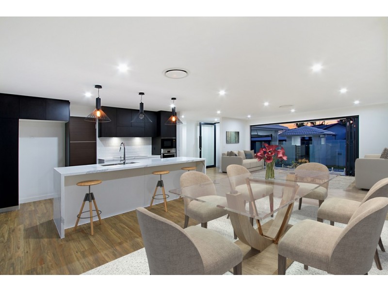 17 Caithness Court, Sorrento QLD 4217