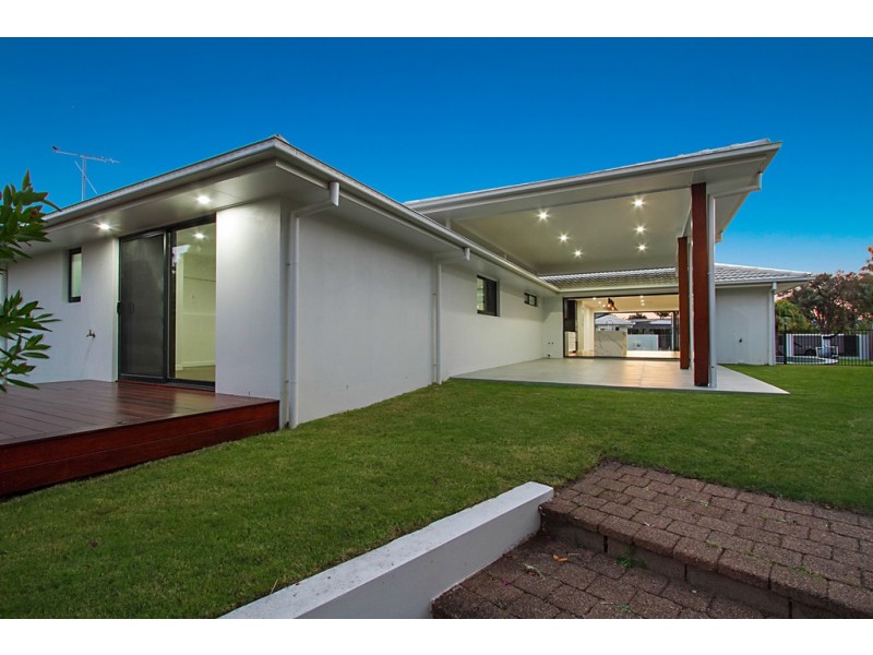 17 Caithness Court, Sorrento QLD 4217