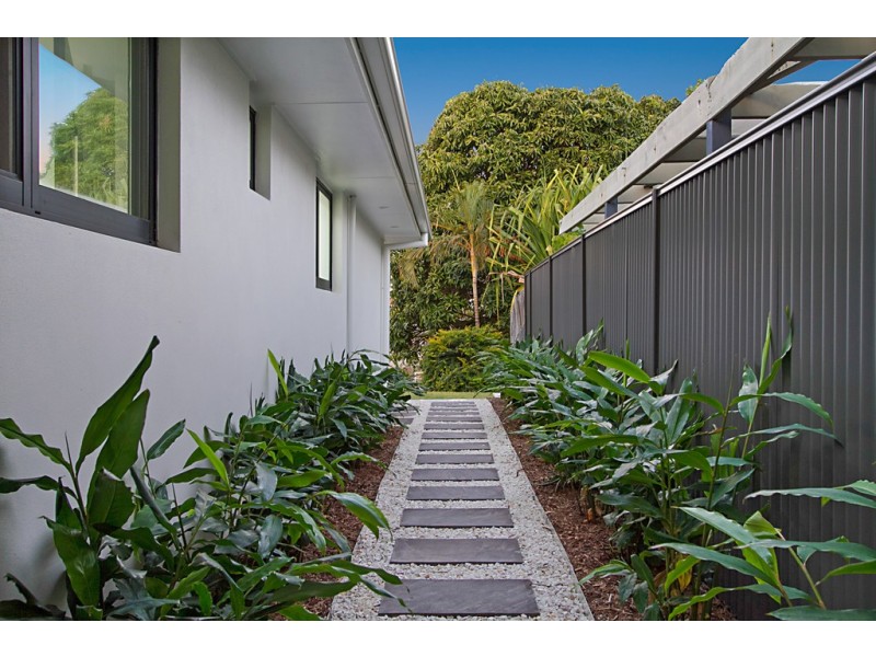 17 Caithness Court, Sorrento QLD 4217