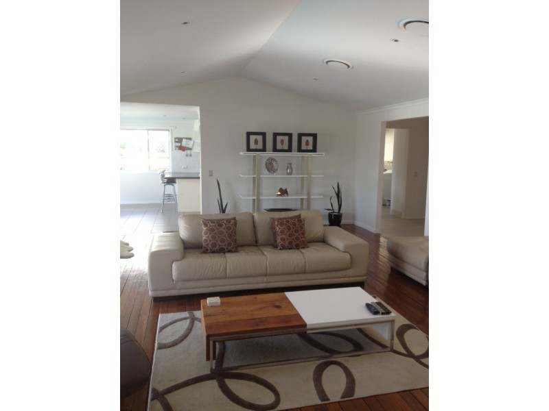 14 Tosti Street, Bundall QLD 4217