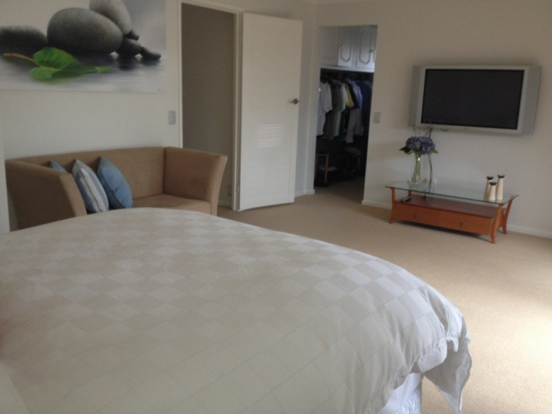 14 Tosti Street, Bundall QLD 4217