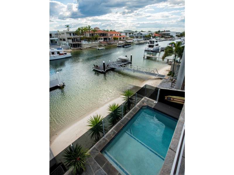 4 Seafarer Court, Paradise Waters QLD 4217