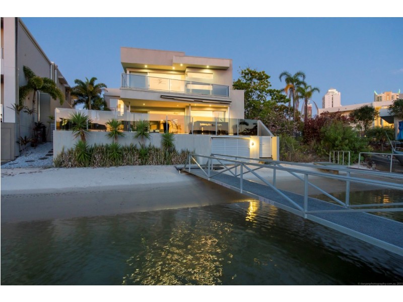 4 Seafarer Court, Paradise Waters QLD 4217