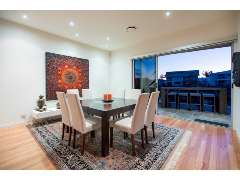 4 Seafarer Court, Paradise Waters QLD 4217
