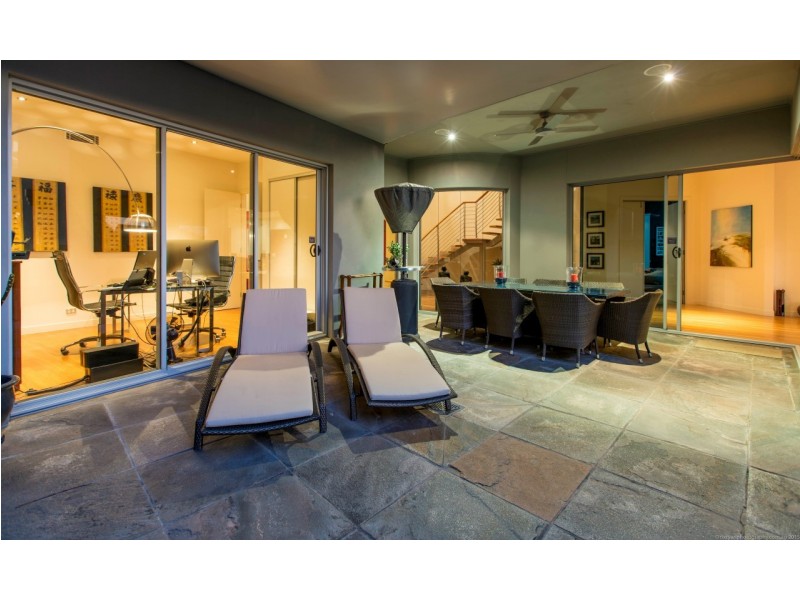 4 Seafarer Court, Paradise Waters QLD 4217