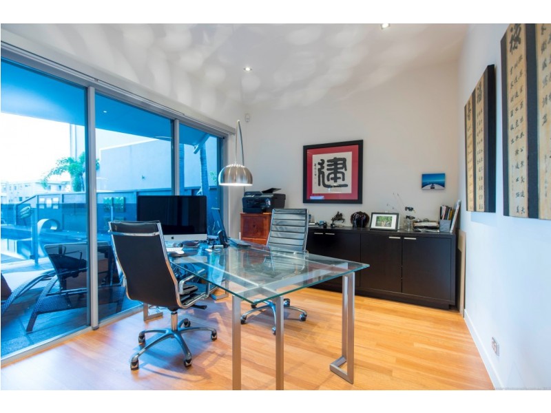 4 Seafarer Court, Paradise Waters QLD 4217