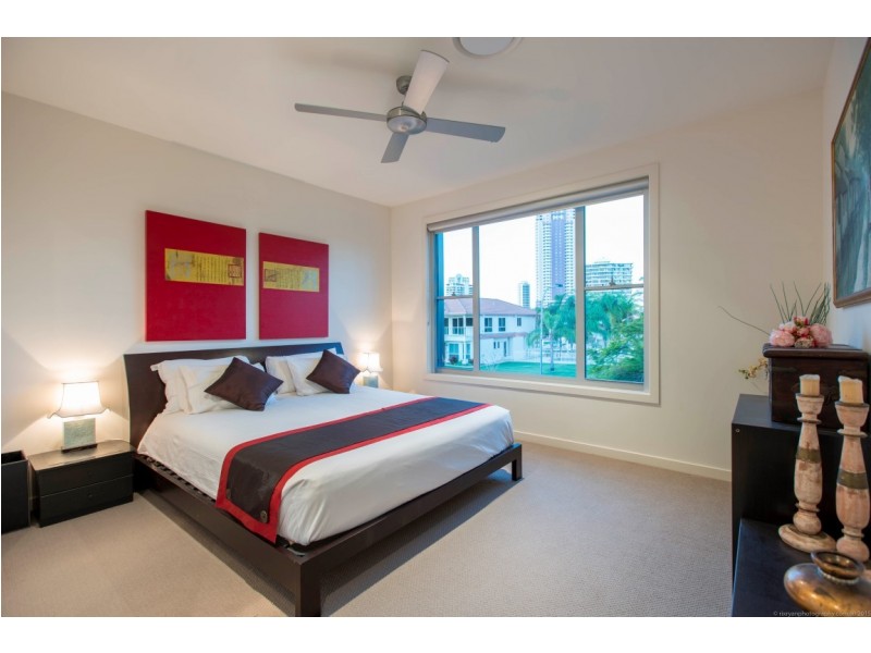 4 Seafarer Court, Paradise Waters QLD 4217