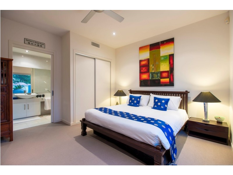 4 Seafarer Court, Paradise Waters QLD 4217
