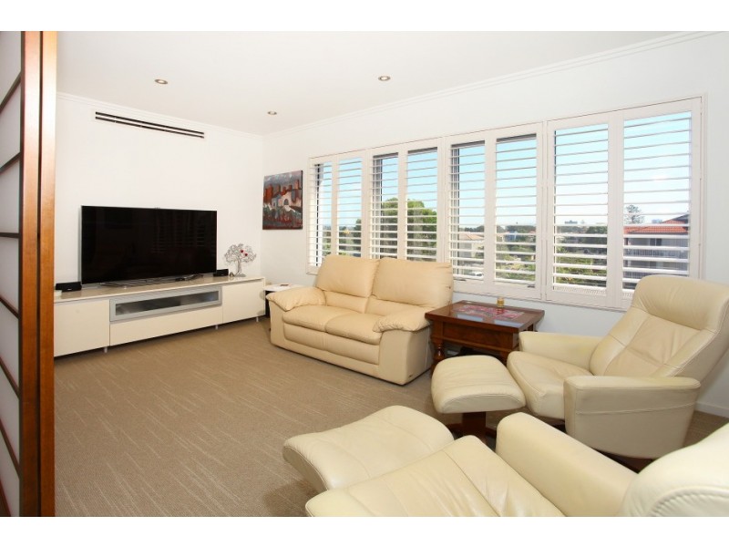 6/120 ‘Surf 120′ Surf Parade, Broadbeach QLD 4218