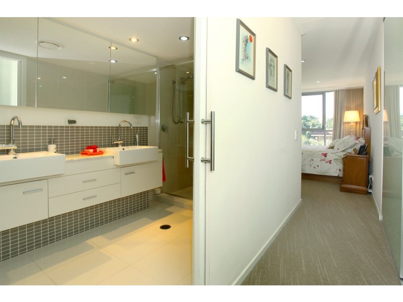 6/120 ‘Surf 120′ Surf Parade, Broadbeach QLD 4218