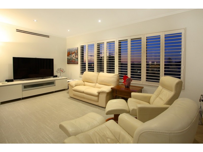 6/120 ‘Surf 120′ Surf Parade, Broadbeach QLD 4218