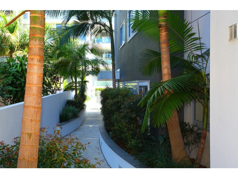 6/120 ‘Surf 120′ Surf Parade, Broadbeach QLD 4218