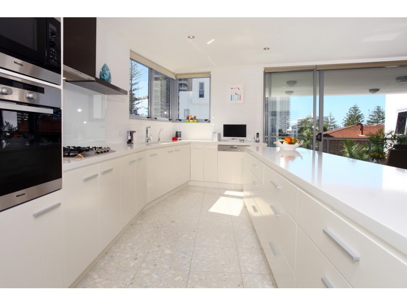 6/120 ‘Surf 120′ Surf Parade, Broadbeach QLD 4218