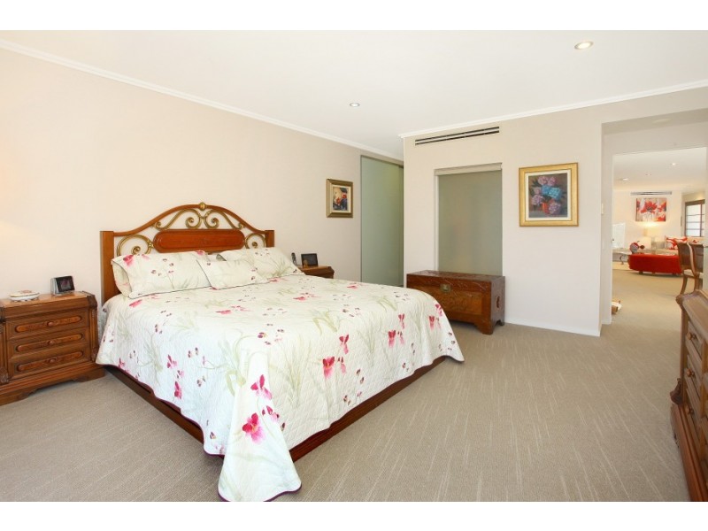 6/120 ‘Surf 120′ Surf Parade, Broadbeach QLD 4218