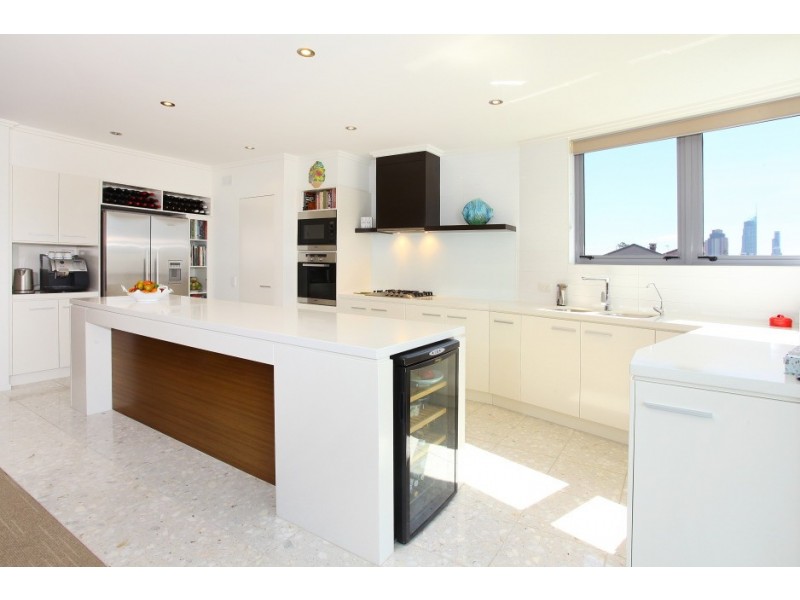 6/120 ‘Surf 120′ Surf Parade, Broadbeach QLD 4218