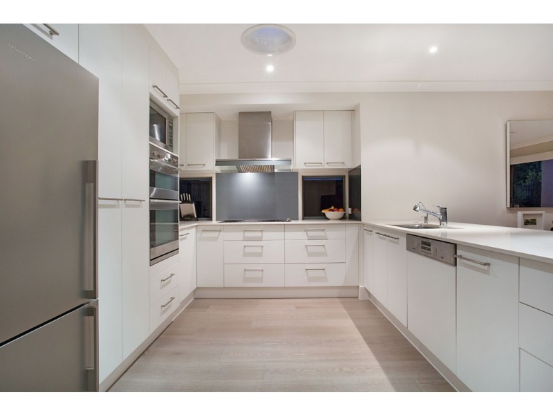 12 Yacht Street, Southport QLD 4215