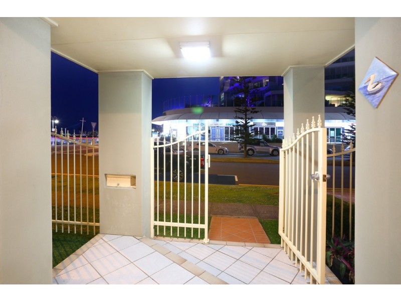 1/310 ‘Imperial Marine’ Marine Parade, Labrador QLD 4215