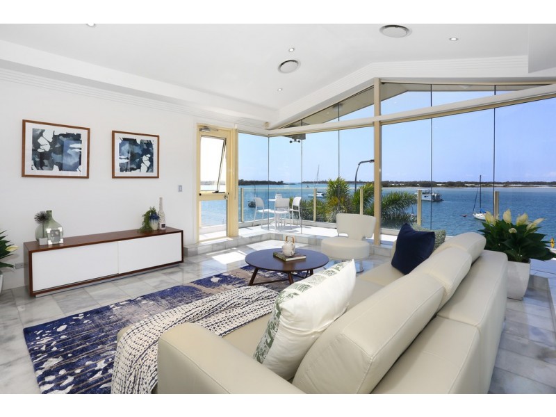 1/310 ‘Imperial Marine’ Marine Parade, Labrador QLD 4215