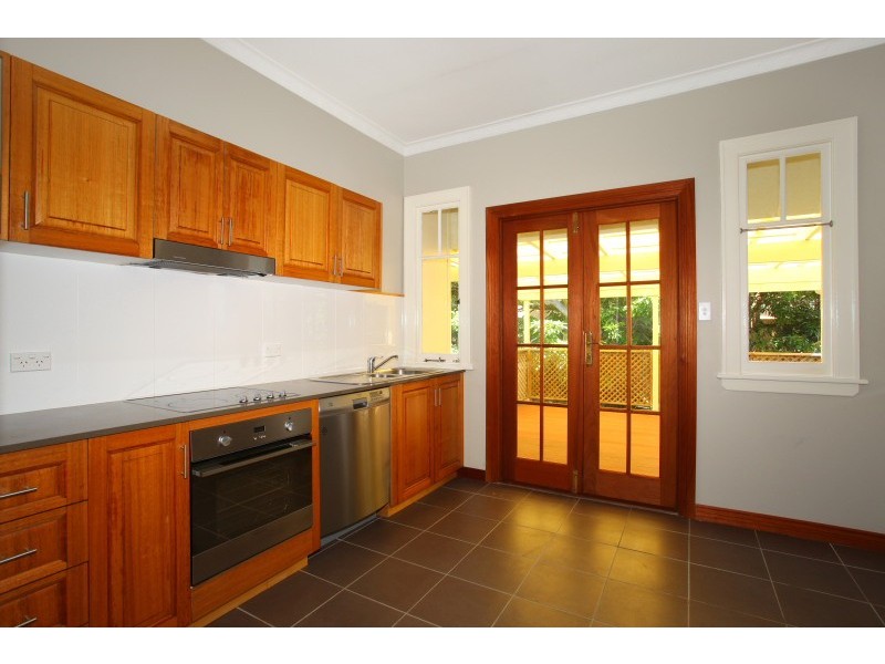 52 Bauer Street, Southport QLD 4215