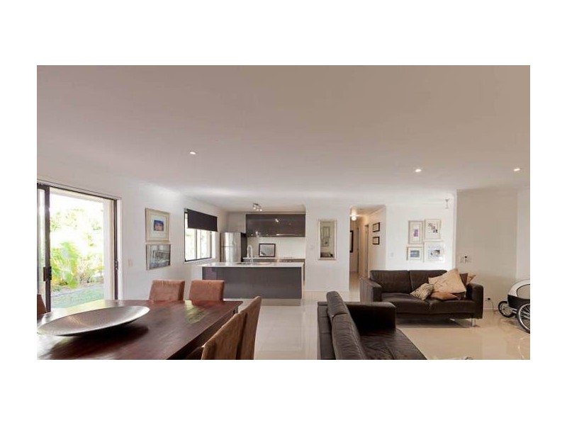 1 Intrepid Drive, Mermaid Waters QLD 4218