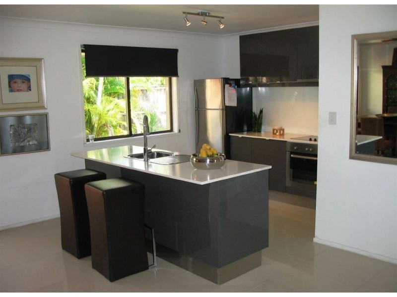 1 Intrepid Drive, Mermaid Waters QLD 4218