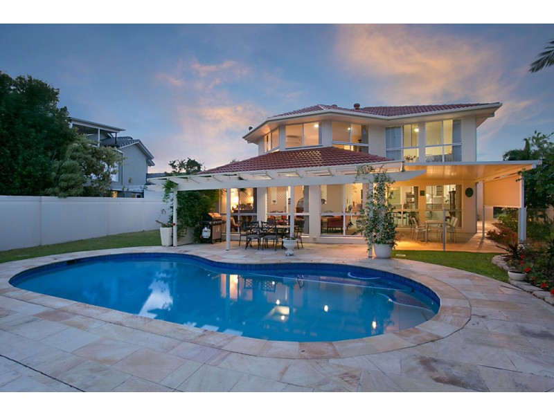1 Chantilly Close, Benowa Waters QLD 4217