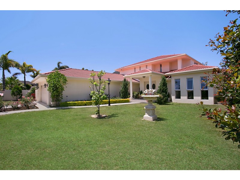 1 Chantilly Close, Benowa Waters QLD 4217