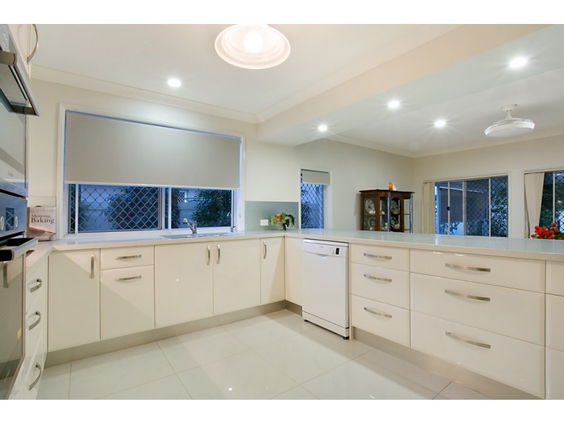 1 Chantilly Close, Benowa Waters QLD 4217