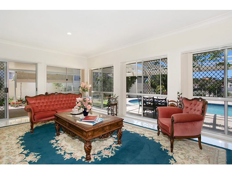 1 Chantilly Close, Benowa Waters QLD 4217