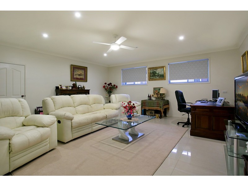 1 Chantilly Close, Benowa Waters QLD 4217
