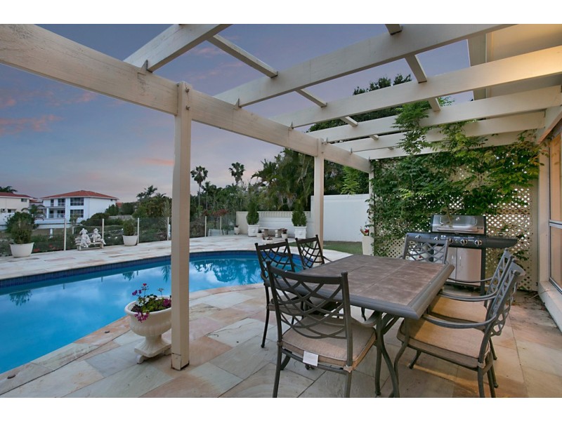 1 Chantilly Close, Benowa Waters QLD 4217