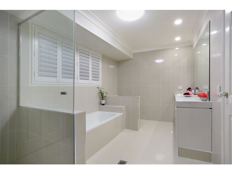 1 Chantilly Close, Benowa Waters QLD 4217