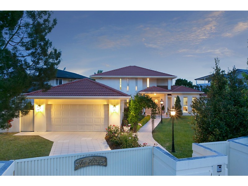 1 Chantilly Close, Benowa Waters QLD 4217