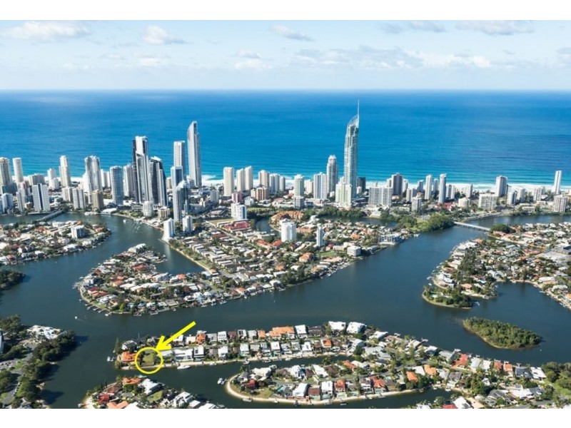 72 The Promenade, Isle Of Capri QLD 4217
